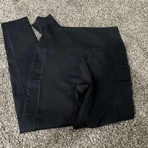 Offline by Aerie black leggings with side pockets. Size medium.